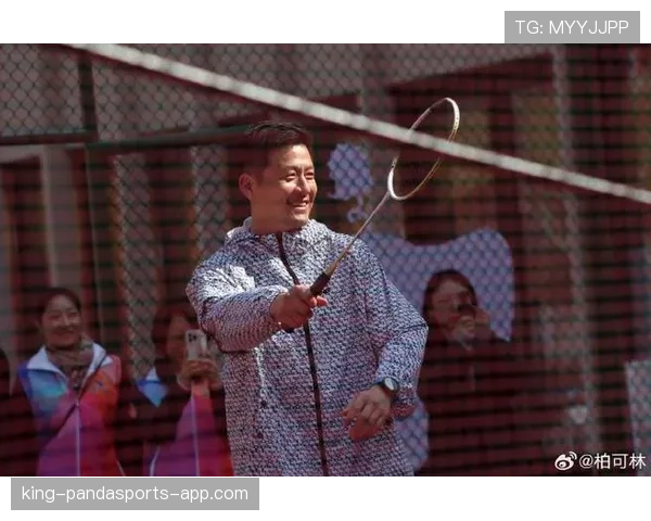 刷到蔡赟旧照，赛场硬汉和朋友圈里的贵族日常并存，反差太刺激