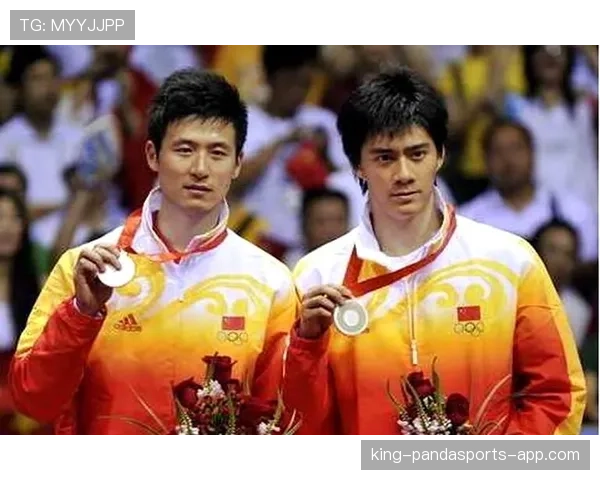 傅海峰居然这么能省，连球拍都用第二手的？这生活差距我服！