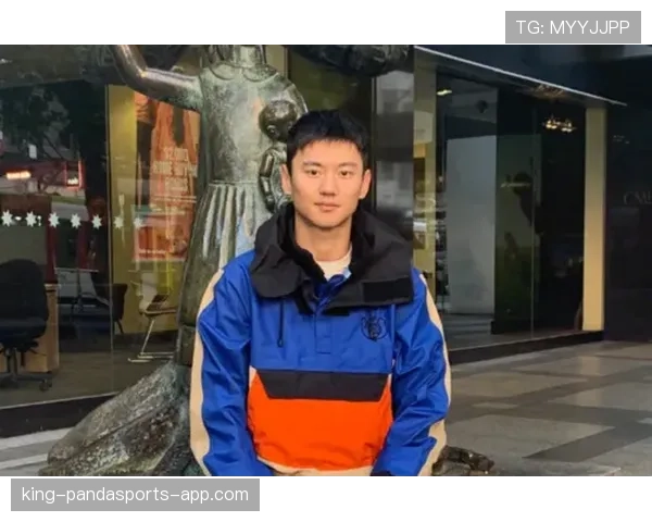 宁泽涛拎外卖的那张图把我笑懵了，泳池巨星瞬间变街坊大哥